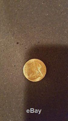 1900 Gold Sovereign Coin Victoria Head. 2354 oz (in capsule)